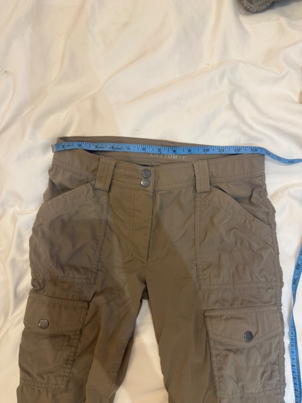 Anatomie Khaki Travel Set: Kate Skinny Cargo Pants + Delaney Travel Vest (Small) - Picture 3 of 10